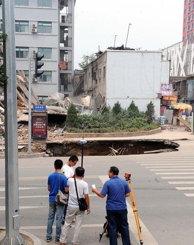 ���¹ܵ����Ѻ�����ˮ�Aע��ͨ���ȣ���ʹ·�����������֘Ƿ�̮��